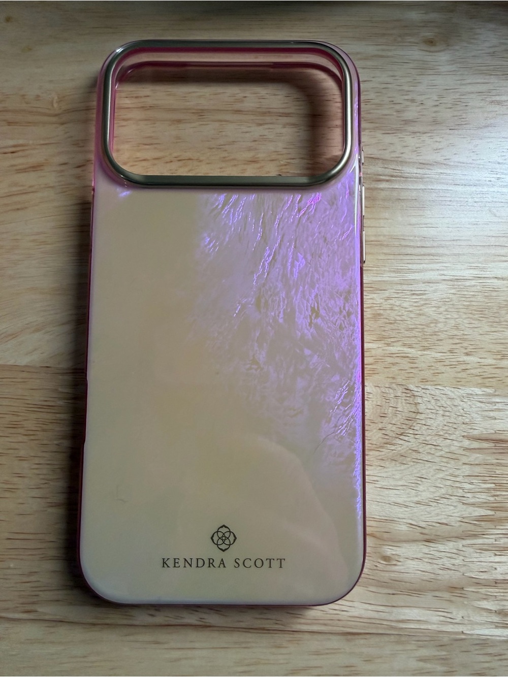 Kendra Scott Iridescent Pink Phone Case with Gold Trim - Picture 4 of 6